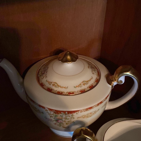 china dinner ware Gold trim n flowered pattern BREAKABLE ONLY LOCAL DELIVERY!!! - Picture 14 of 16